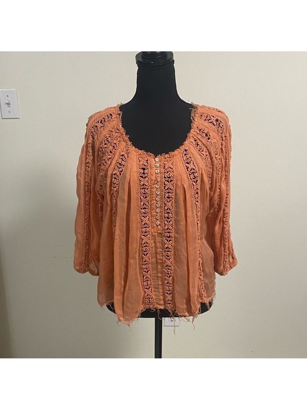Free People Blous Women’s Size Small Peach FP One Flower Chain Top Shirt